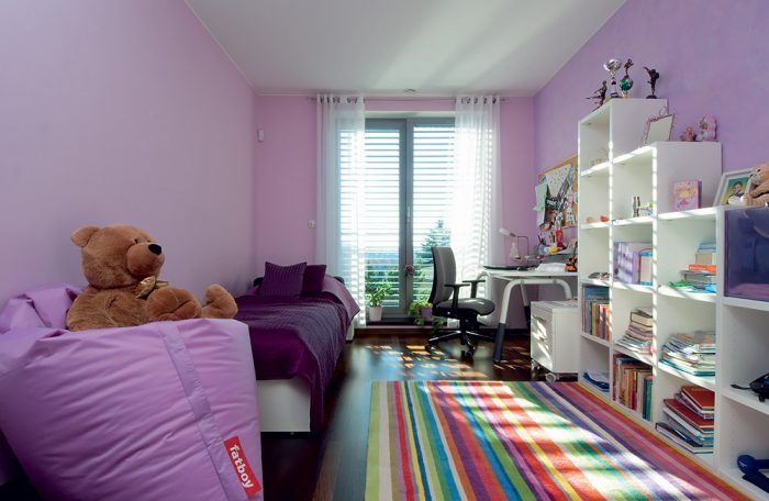 V kontraste so zvyškom domu hýria detské izby farbami a vzormi.